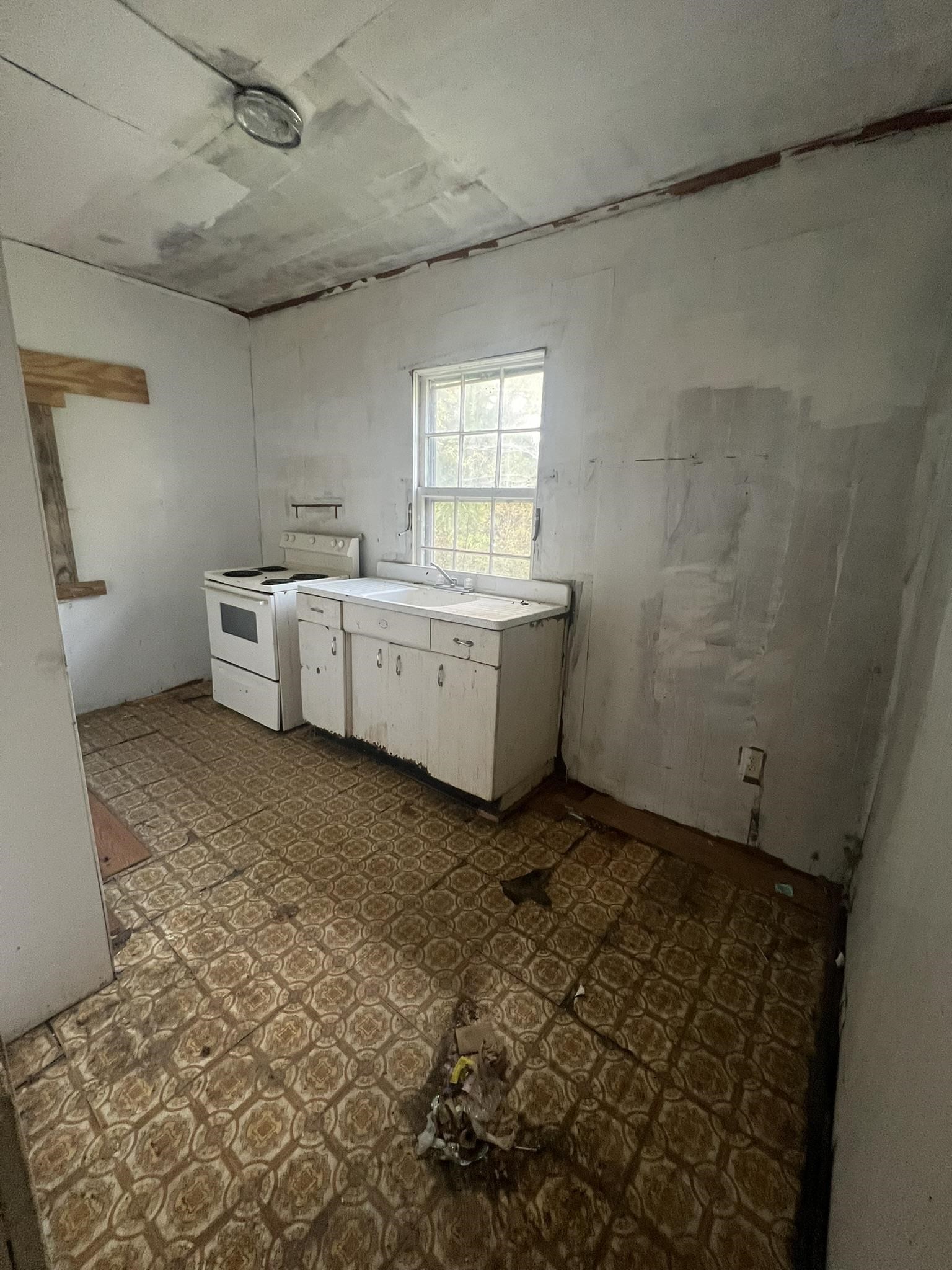1105 W JOHNSON, STAUNTON, Virginia 24401, 4 Bedrooms Bedrooms, ,2 BathroomsBathrooms,Residential,1105 W JOHNSON,669419 MLS # 669419