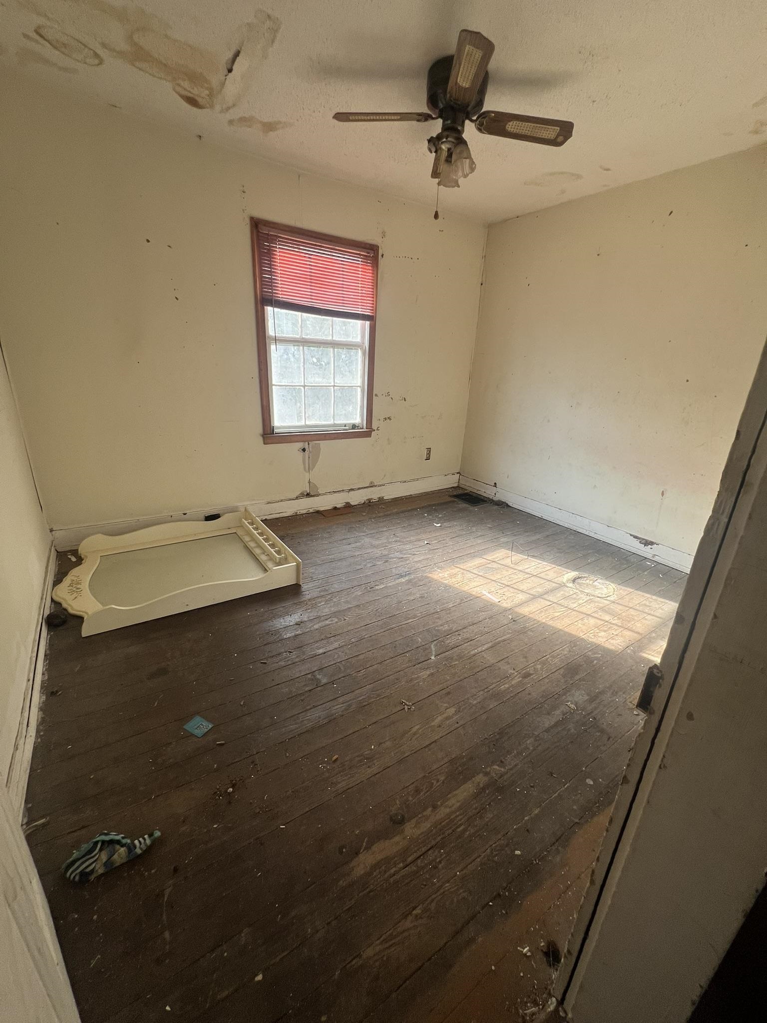 1105 W JOHNSON, STAUNTON, Virginia 24401, 4 Bedrooms Bedrooms, ,2 BathroomsBathrooms,Residential,1105 W JOHNSON,669419 MLS # 669419