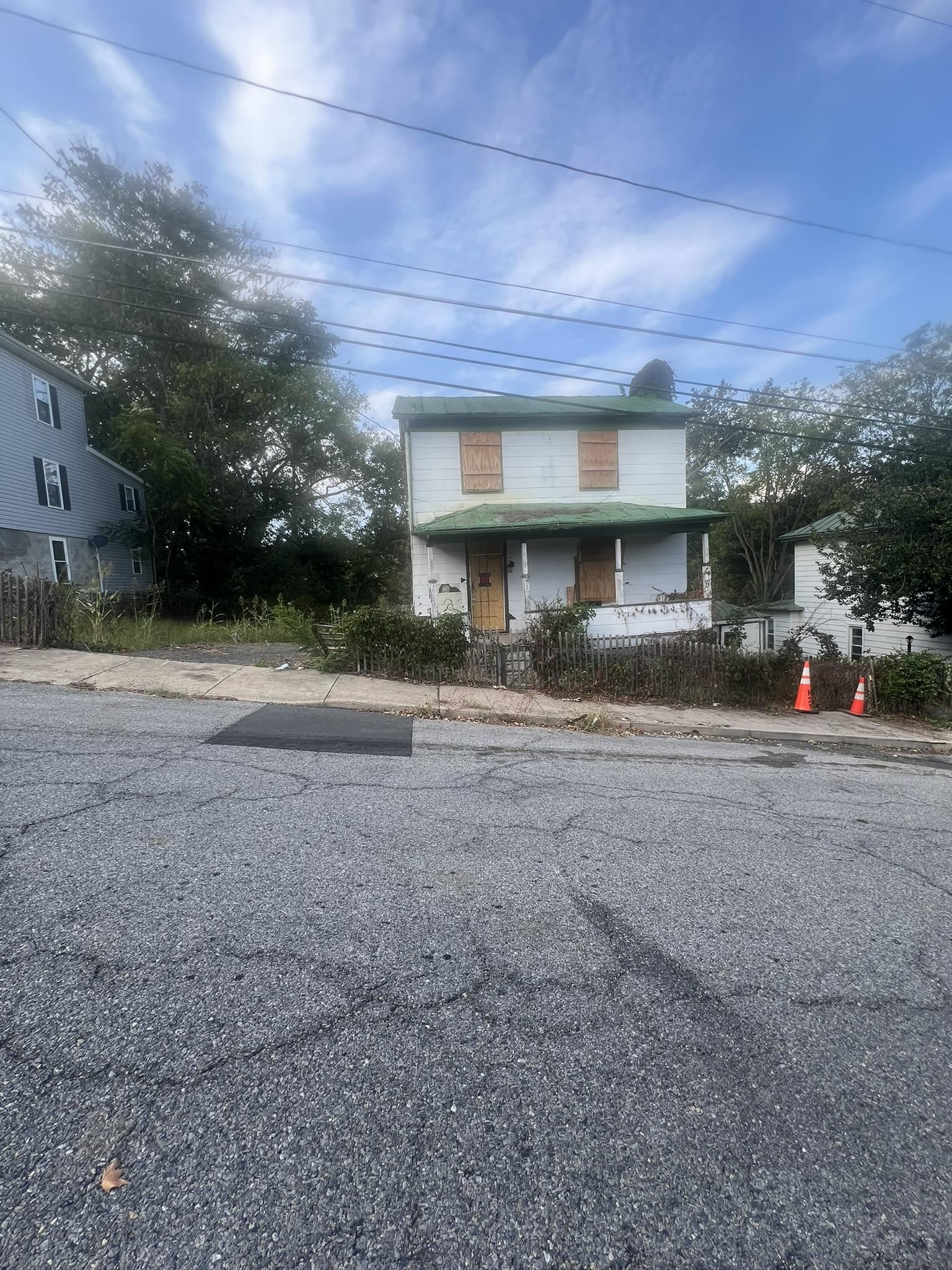 1105 W JOHNSON, STAUNTON, Virginia 24401, 4 Bedrooms Bedrooms, ,2 BathroomsBathrooms,Residential,1105 W JOHNSON,669419 MLS # 669419