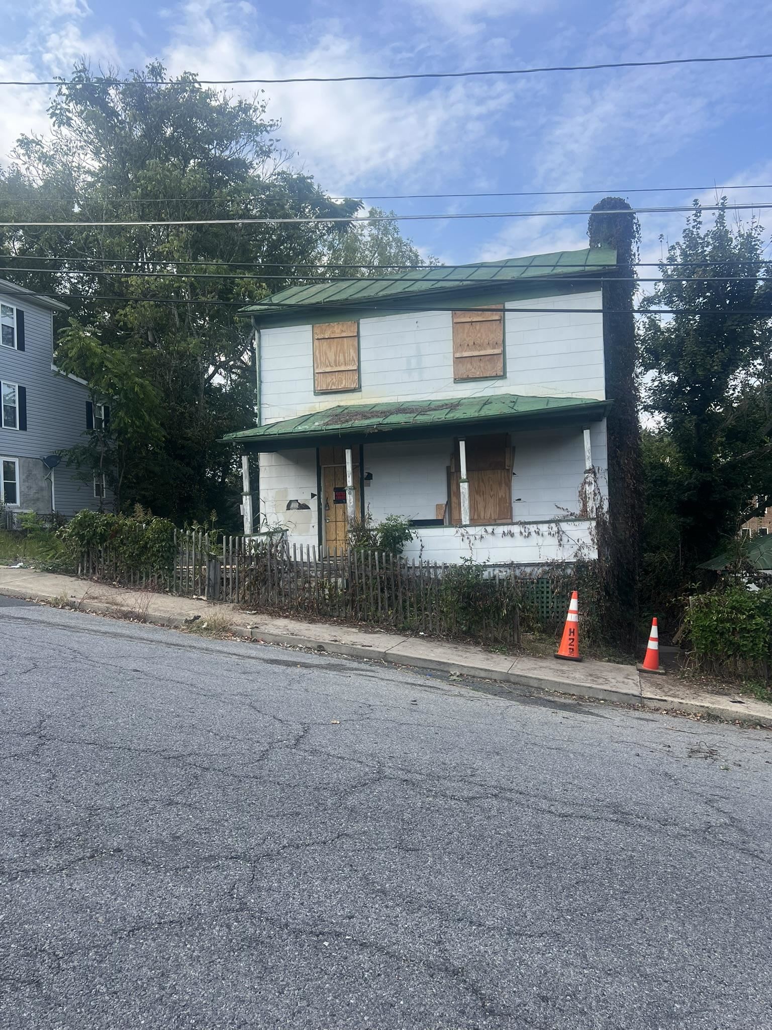 1105 W JOHNSON, STAUNTON, Virginia 24401, 4 Bedrooms Bedrooms, ,2 BathroomsBathrooms,Residential,1105 W JOHNSON,669419 MLS # 669419