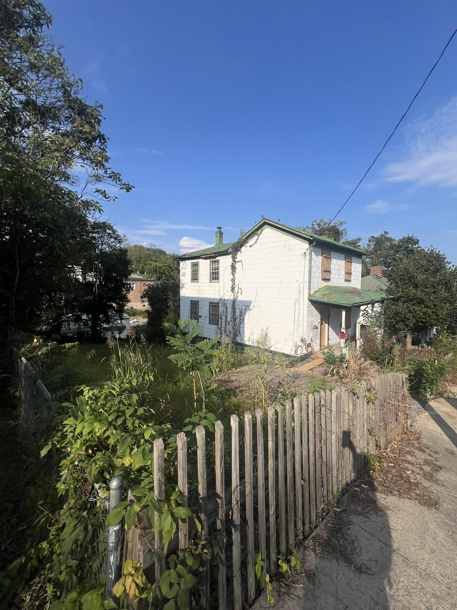 1105 W JOHNSON, STAUNTON, Virginia 24401, 4 Bedrooms Bedrooms, ,2 BathroomsBathrooms,Residential,1105 W JOHNSON,669419 MLS # 669419
