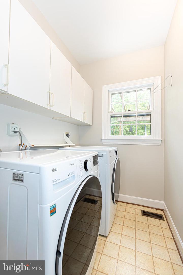 7706 WOODSHADE CT, FAIRFAX STATION, Virginia 22039, 5 Bedrooms Bedrooms, ,3 BathroomsBathrooms,Residential,For sale,7706 WOODSHADE CT,VAFX2262610 MLS # VAFX2262610