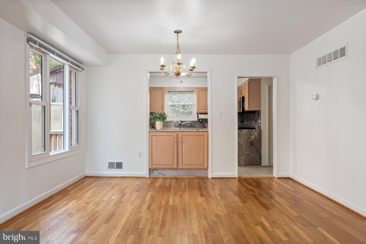 133 E TAYLOR RUN PKWY, ALEXANDRIA, Virginia 22314, 3 Bedrooms Bedrooms, ,2 BathroomsBathrooms,Residential,For sale,133 E TAYLOR RUN PKWY,VAAX2048932 MLS # VAAX2048932