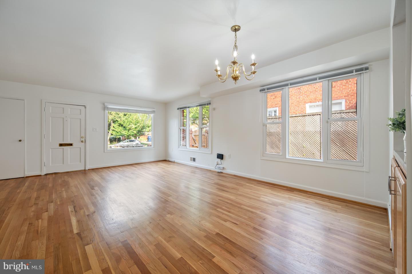 133 E TAYLOR RUN PKWY, ALEXANDRIA, Virginia 22314, 3 Bedrooms Bedrooms, ,2 BathroomsBathrooms,Residential,For sale,133 E TAYLOR RUN PKWY,VAAX2048932 MLS # VAAX2048932