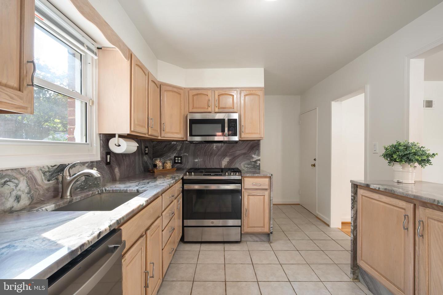 133 E TAYLOR RUN PKWY, ALEXANDRIA, Virginia 22314, 3 Bedrooms Bedrooms, ,2 BathroomsBathrooms,Residential,For sale,133 E TAYLOR RUN PKWY,VAAX2048932 MLS # VAAX2048932
