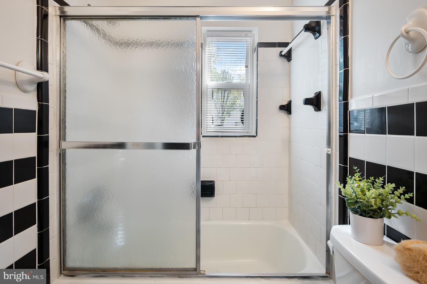 133 E TAYLOR RUN PKWY, ALEXANDRIA, Virginia 22314, 3 Bedrooms Bedrooms, ,2 BathroomsBathrooms,Residential,For sale,133 E TAYLOR RUN PKWY,VAAX2048932 MLS # VAAX2048932