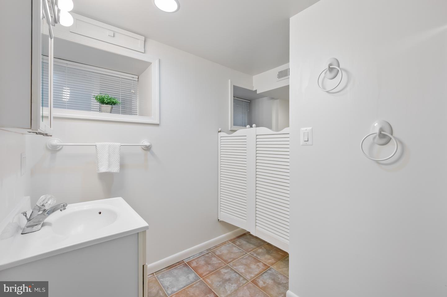 133 E TAYLOR RUN PKWY, ALEXANDRIA, Virginia 22314, 3 Bedrooms Bedrooms, ,2 BathroomsBathrooms,Residential,For sale,133 E TAYLOR RUN PKWY,VAAX2048932 MLS # VAAX2048932