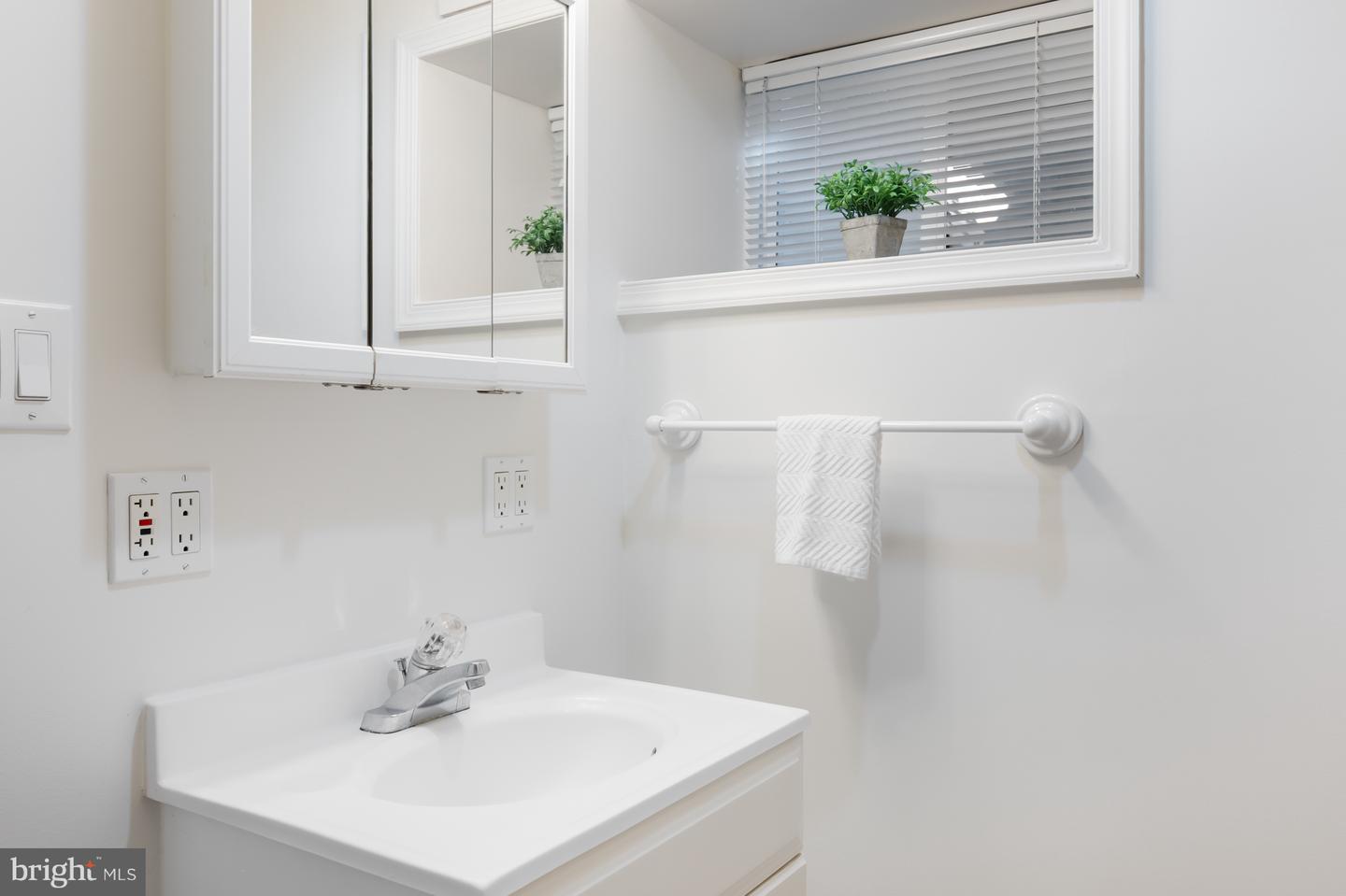 133 E TAYLOR RUN PKWY, ALEXANDRIA, Virginia 22314, 3 Bedrooms Bedrooms, ,2 BathroomsBathrooms,Residential,For sale,133 E TAYLOR RUN PKWY,VAAX2048932 MLS # VAAX2048932