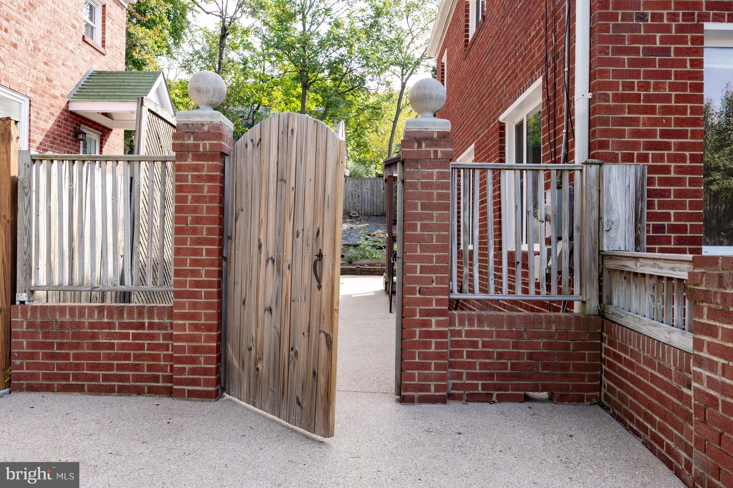 133 E TAYLOR RUN PKWY, ALEXANDRIA, Virginia 22314, 3 Bedrooms Bedrooms, ,2 BathroomsBathrooms,Residential,For sale,133 E TAYLOR RUN PKWY,VAAX2048932 MLS # VAAX2048932