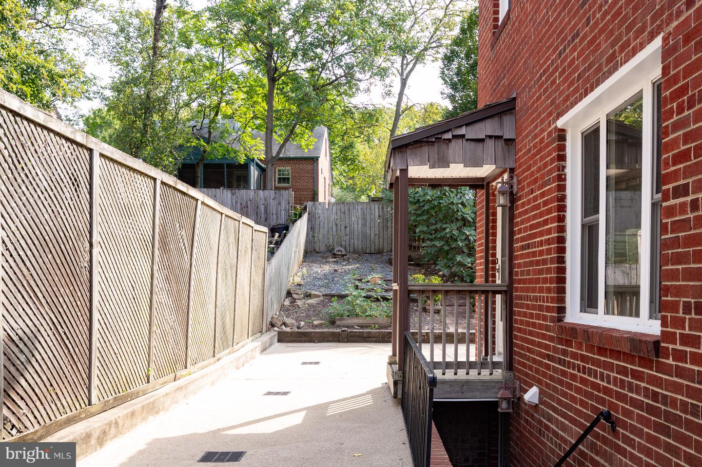 133 E TAYLOR RUN PKWY, ALEXANDRIA, Virginia 22314, 3 Bedrooms Bedrooms, ,2 BathroomsBathrooms,Residential,For sale,133 E TAYLOR RUN PKWY,VAAX2048932 MLS # VAAX2048932