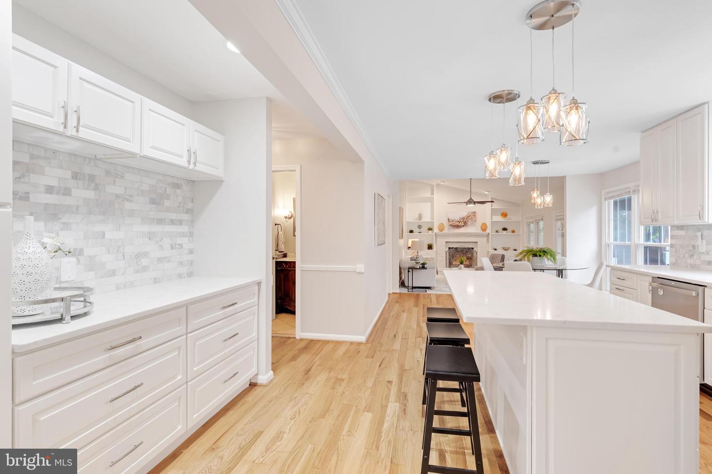 8106 OAK HOLLOW CT, FAIRFAX STATION, Virginia 22039, 5 Bedrooms Bedrooms, ,3 BathroomsBathrooms,Residential,For sale,8106 OAK HOLLOW CT,VAFX2263560 MLS # VAFX2263560