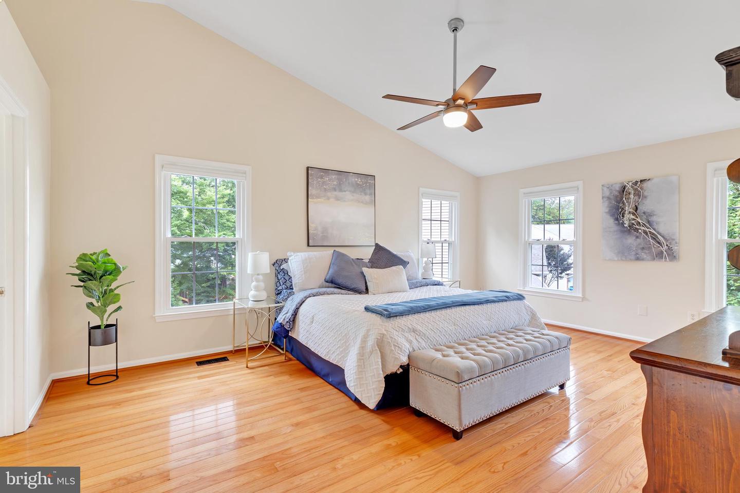 8106 OAK HOLLOW CT, FAIRFAX STATION, Virginia 22039, 5 Bedrooms Bedrooms, ,3 BathroomsBathrooms,Residential,For sale,8106 OAK HOLLOW CT,VAFX2263560 MLS # VAFX2263560