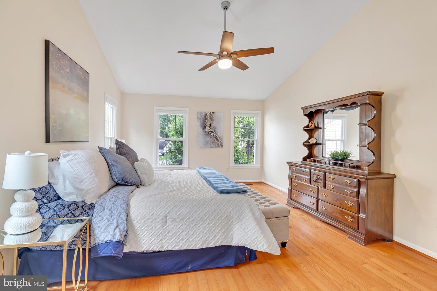 8106 OAK HOLLOW CT, FAIRFAX STATION, Virginia 22039, 5 Bedrooms Bedrooms, ,3 BathroomsBathrooms,Residential,For sale,8106 OAK HOLLOW CT,VAFX2263560 MLS # VAFX2263560