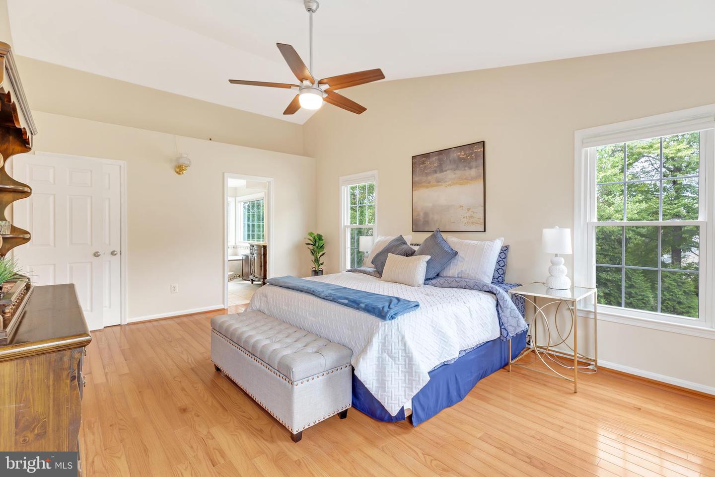 8106 OAK HOLLOW CT, FAIRFAX STATION, Virginia 22039, 5 Bedrooms Bedrooms, ,3 BathroomsBathrooms,Residential,For sale,8106 OAK HOLLOW CT,VAFX2263560 MLS # VAFX2263560