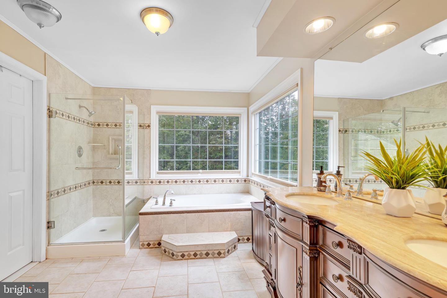 8106 OAK HOLLOW CT, FAIRFAX STATION, Virginia 22039, 5 Bedrooms Bedrooms, ,3 BathroomsBathrooms,Residential,For sale,8106 OAK HOLLOW CT,VAFX2263560 MLS # VAFX2263560