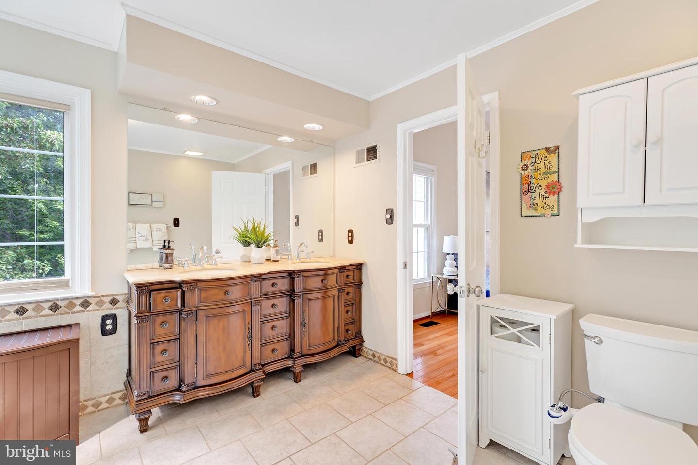 8106 OAK HOLLOW CT, FAIRFAX STATION, Virginia 22039, 5 Bedrooms Bedrooms, ,3 BathroomsBathrooms,Residential,For sale,8106 OAK HOLLOW CT,VAFX2263560 MLS # VAFX2263560