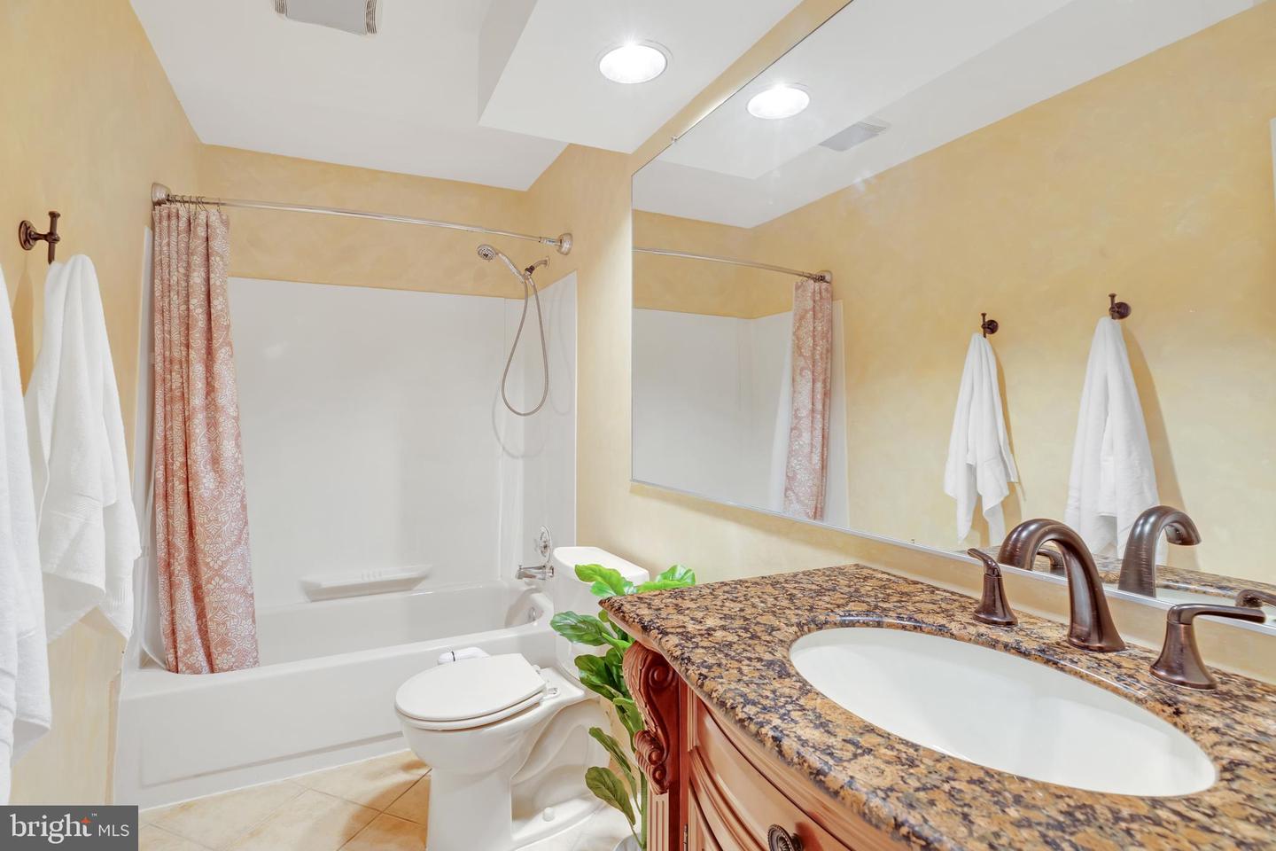 8106 OAK HOLLOW CT, FAIRFAX STATION, Virginia 22039, 5 Bedrooms Bedrooms, ,3 BathroomsBathrooms,Residential,For sale,8106 OAK HOLLOW CT,VAFX2263560 MLS # VAFX2263560