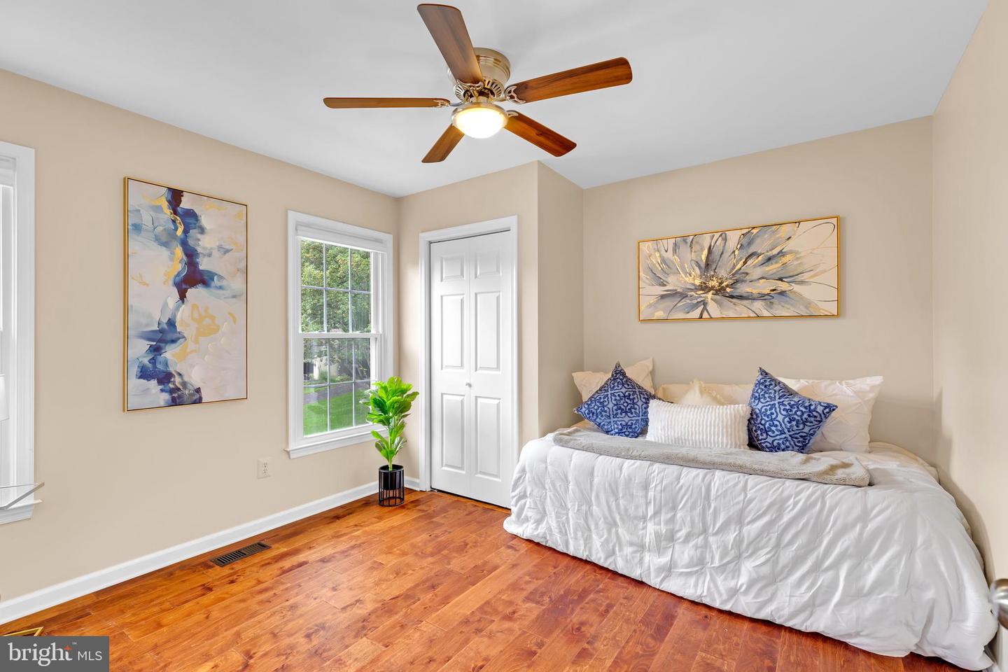 8106 OAK HOLLOW CT, FAIRFAX STATION, Virginia 22039, 5 Bedrooms Bedrooms, ,3 BathroomsBathrooms,Residential,For sale,8106 OAK HOLLOW CT,VAFX2263560 MLS # VAFX2263560