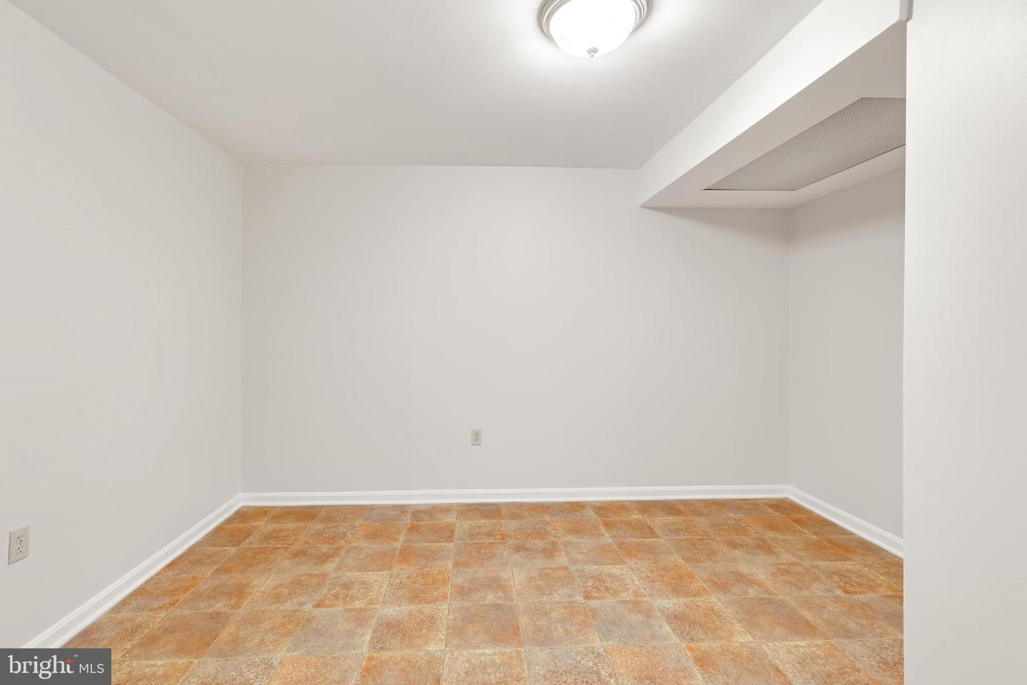 8106 OAK HOLLOW CT, FAIRFAX STATION, Virginia 22039, 5 Bedrooms Bedrooms, ,3 BathroomsBathrooms,Residential,For sale,8106 OAK HOLLOW CT,VAFX2263560 MLS # VAFX2263560