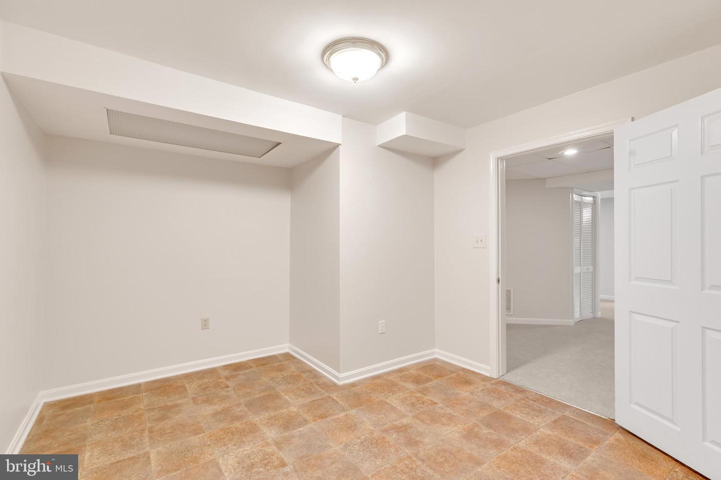 8106 OAK HOLLOW CT, FAIRFAX STATION, Virginia 22039, 5 Bedrooms Bedrooms, ,3 BathroomsBathrooms,Residential,For sale,8106 OAK HOLLOW CT,VAFX2263560 MLS # VAFX2263560