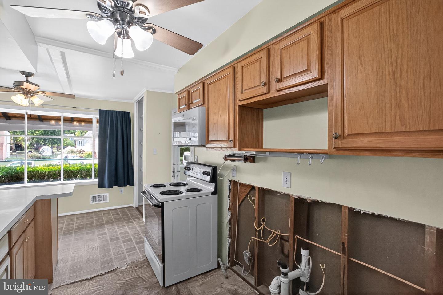 7374 ROXBURY AVE, MANASSAS, Virginia 20109, 4 Bedrooms Bedrooms, 8 Rooms Rooms,3 BathroomsBathrooms,Residential,For sale,7374 ROXBURY AVE,VAPW2102884 MLS # VAPW2102884