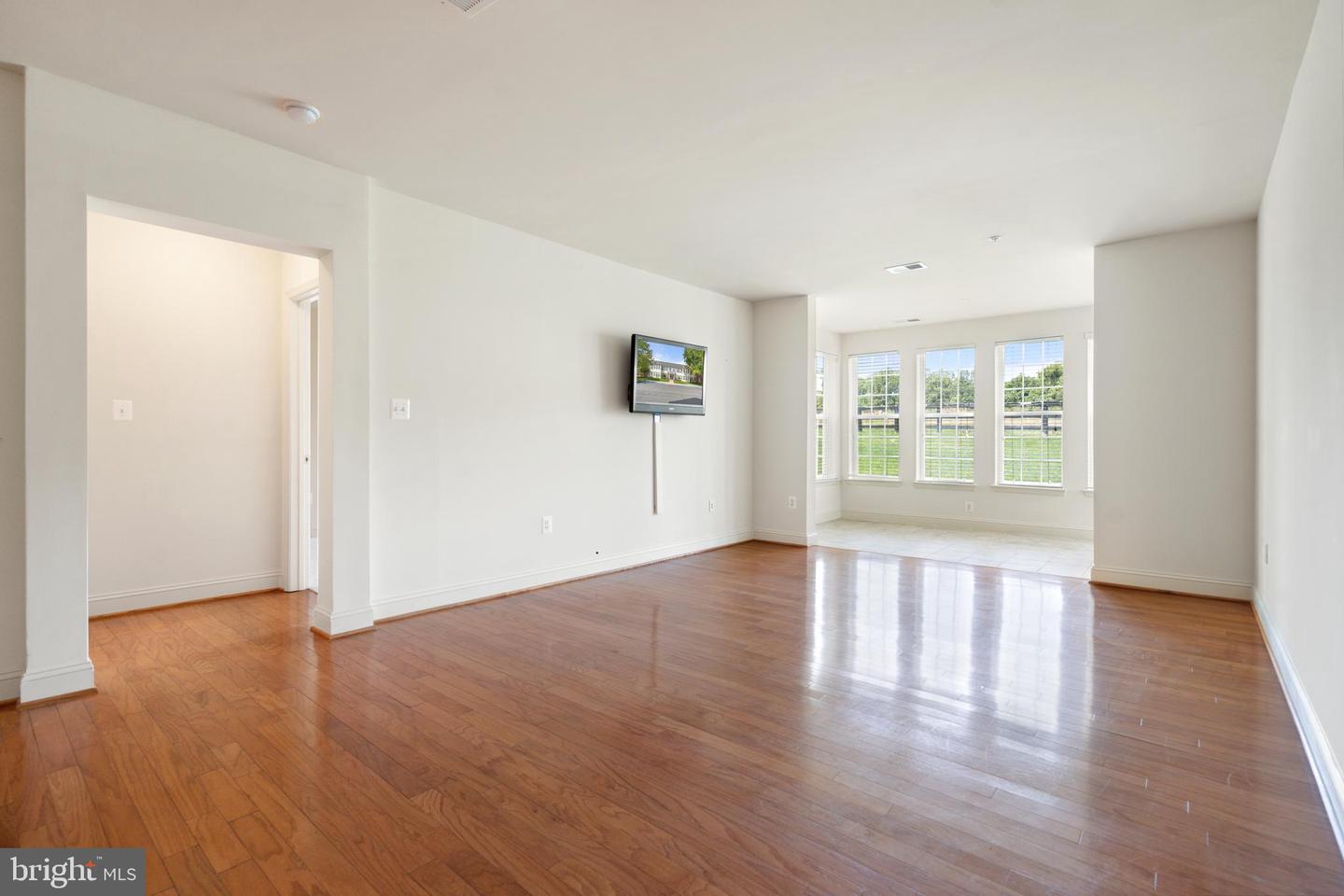 6704 HOLLY FARM LN #UNIT 109, WARRENTON, Virginia 20187, 2 Bedrooms Bedrooms, ,2 BathroomsBathrooms,Residential,For sale,6704 HOLLY FARM LN #UNIT 109,VAFQ2018114 MLS # VAFQ2018114