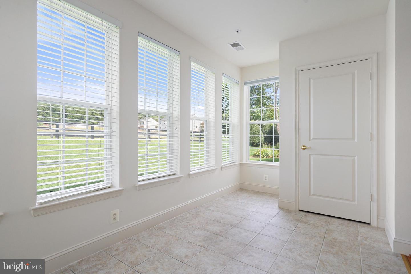 6704 HOLLY FARM LN #UNIT 109, WARRENTON, Virginia 20187, 2 Bedrooms Bedrooms, ,2 BathroomsBathrooms,Residential,For sale,6704 HOLLY FARM LN #UNIT 109,VAFQ2018114 MLS # VAFQ2018114