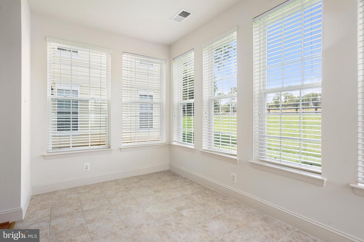 6704 HOLLY FARM LN #UNIT 109, WARRENTON, Virginia 20187, 2 Bedrooms Bedrooms, ,2 BathroomsBathrooms,Residential,For sale,6704 HOLLY FARM LN #UNIT 109,VAFQ2018114 MLS # VAFQ2018114