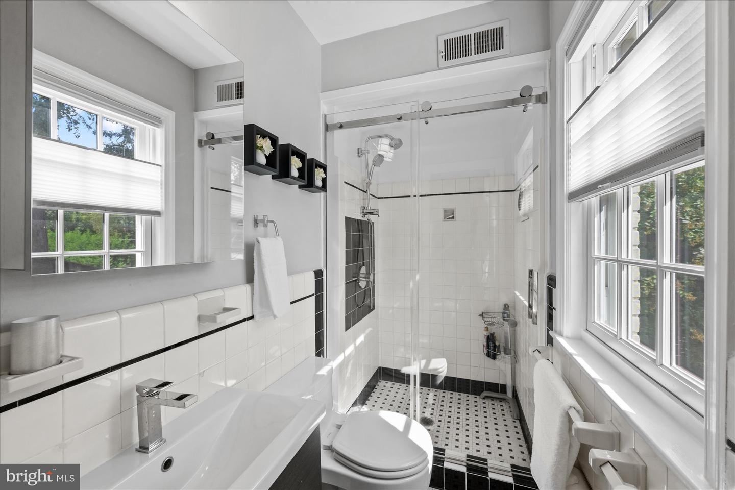 4337 VERPLANCK PL NW, WASHINGTON, District Of Columbia 20016, 3 Bedrooms Bedrooms, ,3 BathroomsBathrooms,Residential,For sale,4337 VERPLANCK PL NW,DCDC2217580 MLS # DCDC2217580