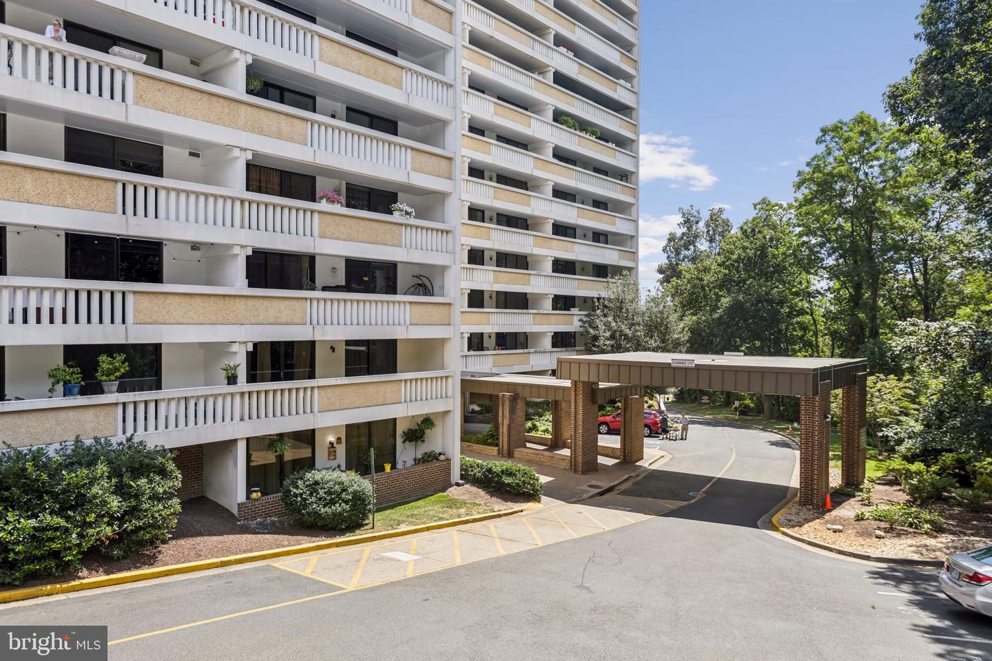 6101 EDSALL RD #1502, ALEXANDRIA, Virginia 22304, 2 Bedrooms Bedrooms, ,2 BathroomsBathrooms,Residential,For sale,6101 EDSALL RD #1502,VAAX2049224 MLS # VAAX2049224