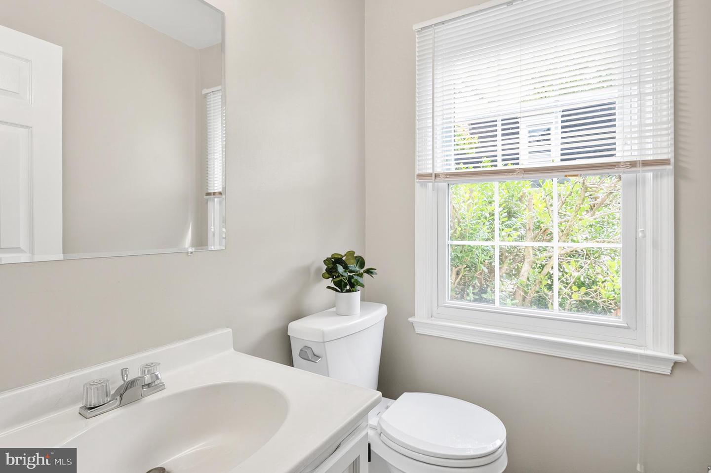 8105 VIOLA ST, SPRINGFIELD, Virginia 22152, 4 Bedrooms Bedrooms, ,2 BathroomsBathrooms,Residential,For sale,8105 VIOLA ST,VAFX2264808 MLS # VAFX2264808