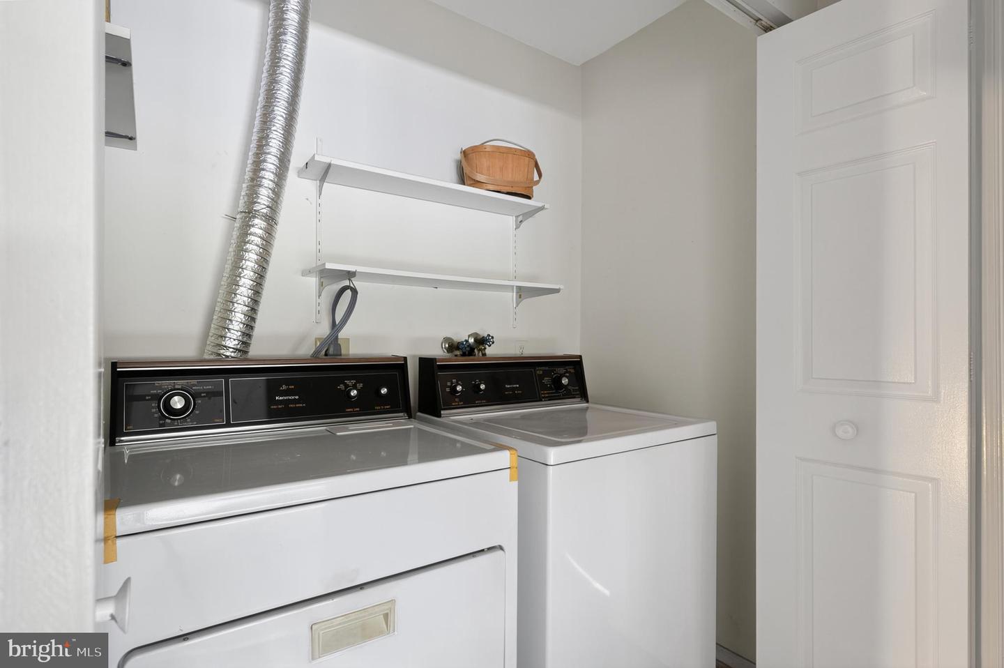 8105 VIOLA ST, SPRINGFIELD, Virginia 22152, 4 Bedrooms Bedrooms, ,2 BathroomsBathrooms,Residential,For sale,8105 VIOLA ST,VAFX2264808 MLS # VAFX2264808