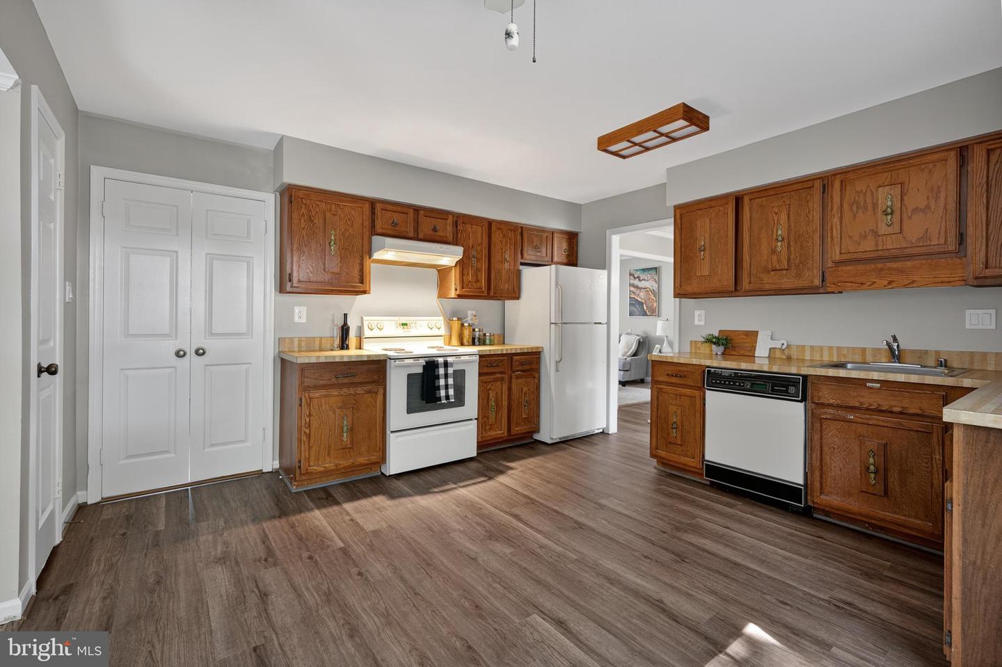 8105 VIOLA ST, SPRINGFIELD, Virginia 22152, 4 Bedrooms Bedrooms, ,2 BathroomsBathrooms,Residential,For sale,8105 VIOLA ST,VAFX2264808 MLS # VAFX2264808