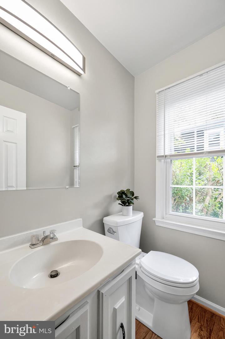 8105 VIOLA ST, SPRINGFIELD, Virginia 22152, 4 Bedrooms Bedrooms, ,2 BathroomsBathrooms,Residential,For sale,8105 VIOLA ST,VAFX2264808 MLS # VAFX2264808