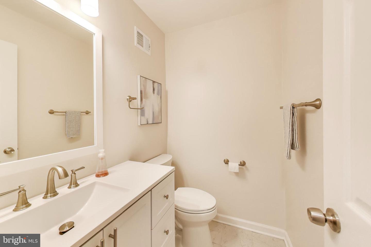 6027 KERRWOOD ST, BURKE, Virginia 22015, 3 Bedrooms Bedrooms, ,2 BathroomsBathrooms,Residential,For sale,6027 KERRWOOD ST,VAFX2265196 MLS # VAFX2265196