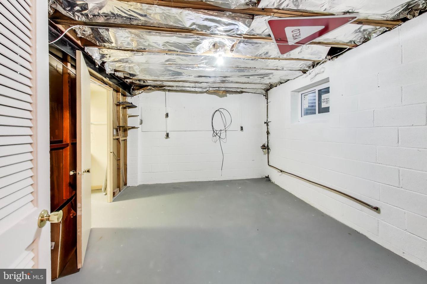 6027 KERRWOOD ST, BURKE, Virginia 22015, 3 Bedrooms Bedrooms, ,2 BathroomsBathrooms,Residential,For sale,6027 KERRWOOD ST,VAFX2265196 MLS # VAFX2265196