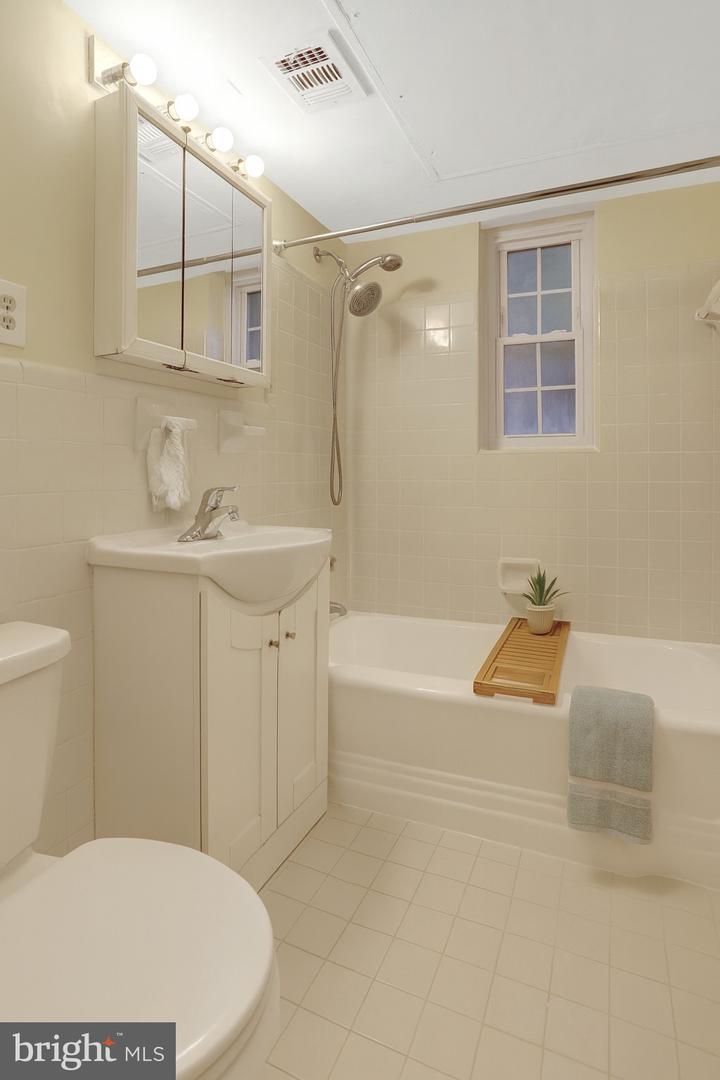 1307 N ODE ST #424, ARLINGTON, Virginia 22209, 1 Bedroom Bedrooms, ,1 BathroomBathrooms,Residential,For sale,1307 N ODE ST #424,VAAR2063216 MLS # VAAR2063216