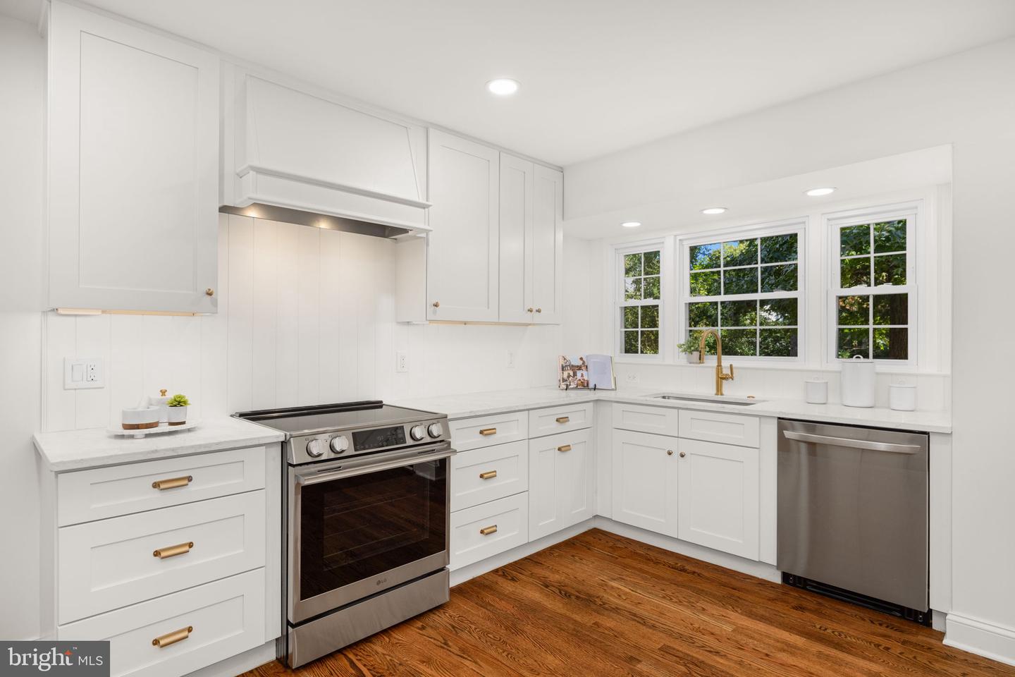 8415 RIVERSIDE RD, ALEXANDRIA, Virginia 22308, 4 Bedrooms Bedrooms, ,3 BathroomsBathrooms,Residential,For sale,8415 RIVERSIDE RD,VAFX2265348 MLS # VAFX2265348
