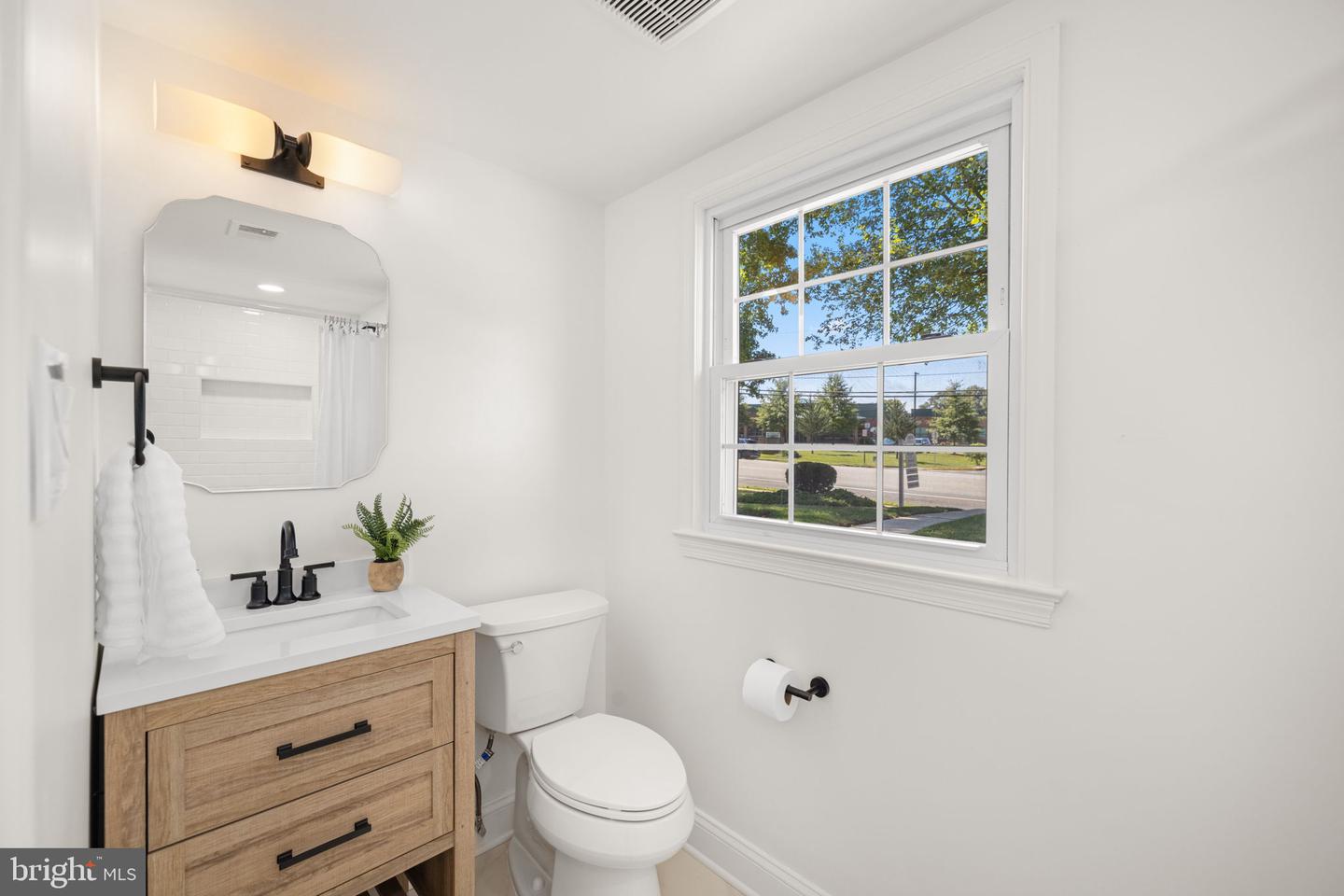 8415 RIVERSIDE RD, ALEXANDRIA, Virginia 22308, 4 Bedrooms Bedrooms, ,3 BathroomsBathrooms,Residential,For sale,8415 RIVERSIDE RD,VAFX2265348 MLS # VAFX2265348