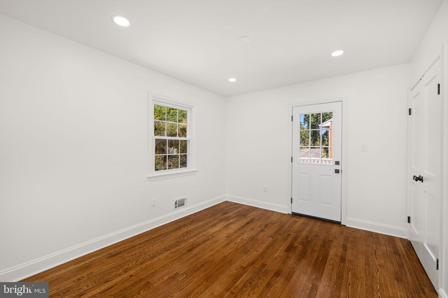 8415 RIVERSIDE RD, ALEXANDRIA, Virginia 22308, 4 Bedrooms Bedrooms, ,3 BathroomsBathrooms,Residential,For sale,8415 RIVERSIDE RD,VAFX2265348 MLS # VAFX2265348