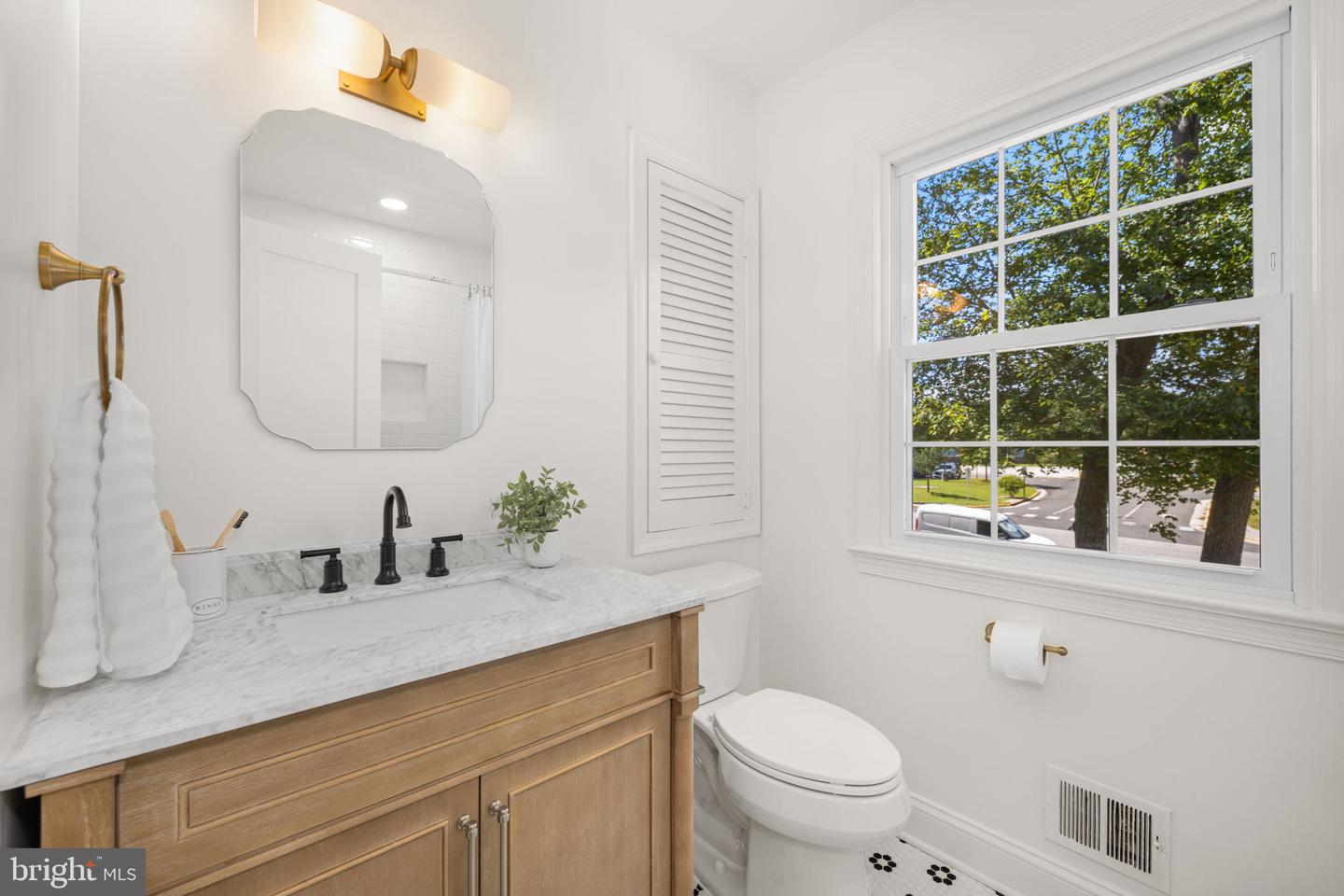 8415 RIVERSIDE RD, ALEXANDRIA, Virginia 22308, 4 Bedrooms Bedrooms, ,3 BathroomsBathrooms,Residential,For sale,8415 RIVERSIDE RD,VAFX2265348 MLS # VAFX2265348