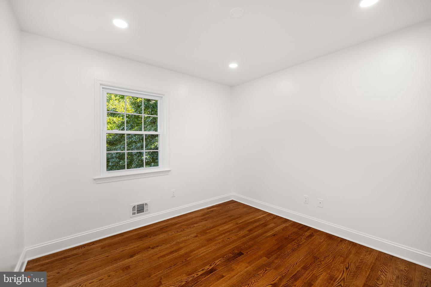 8415 RIVERSIDE RD, ALEXANDRIA, Virginia 22308, 4 Bedrooms Bedrooms, ,3 BathroomsBathrooms,Residential,For sale,8415 RIVERSIDE RD,VAFX2265348 MLS # VAFX2265348