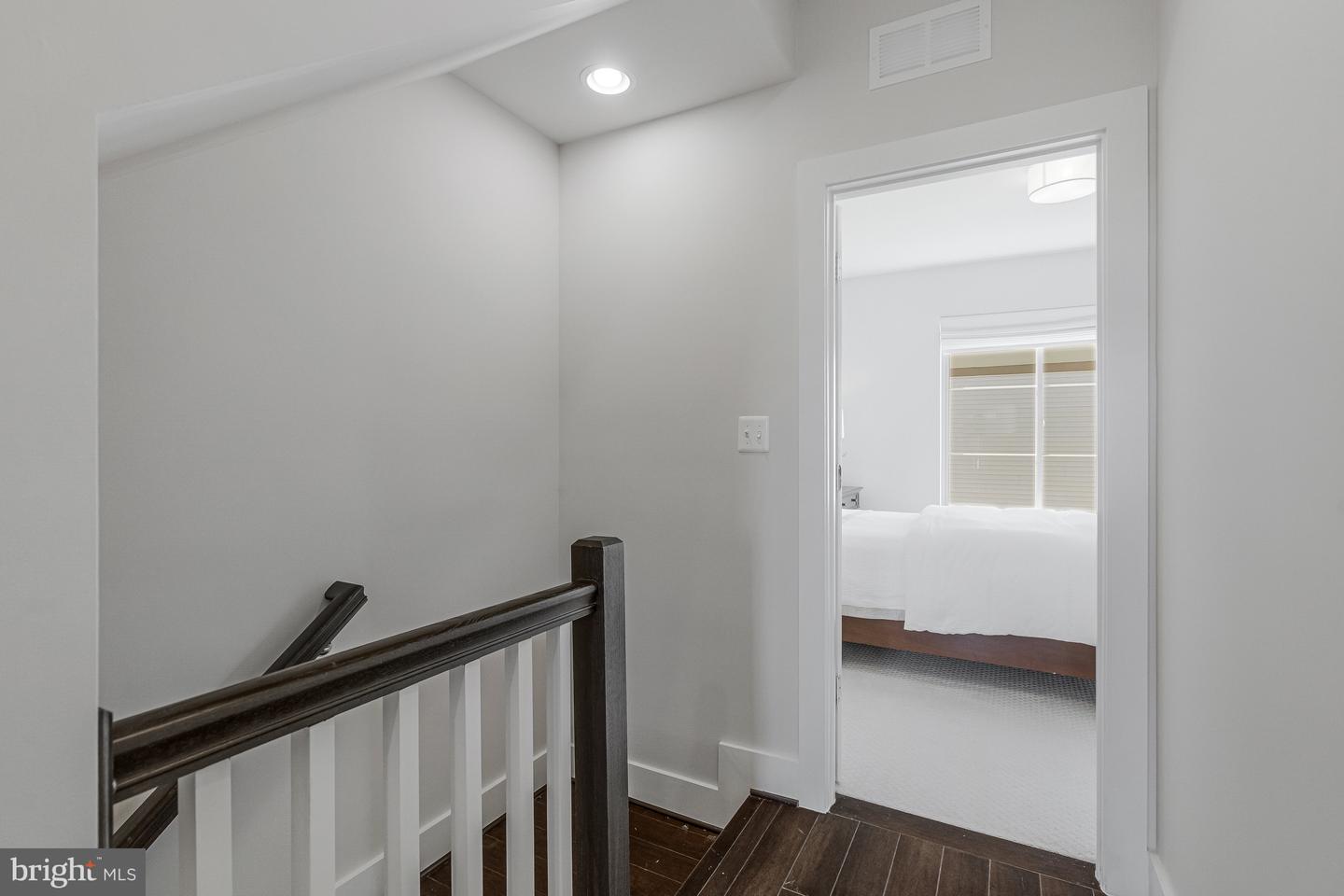 4810 GARDEN VIEW LN, CHANTILLY, Virginia 20151, 3 Bedrooms Bedrooms, ,3 BathroomsBathrooms,Residential,For sale,4810 GARDEN VIEW LN,VAFX2265872 MLS # VAFX2265872
