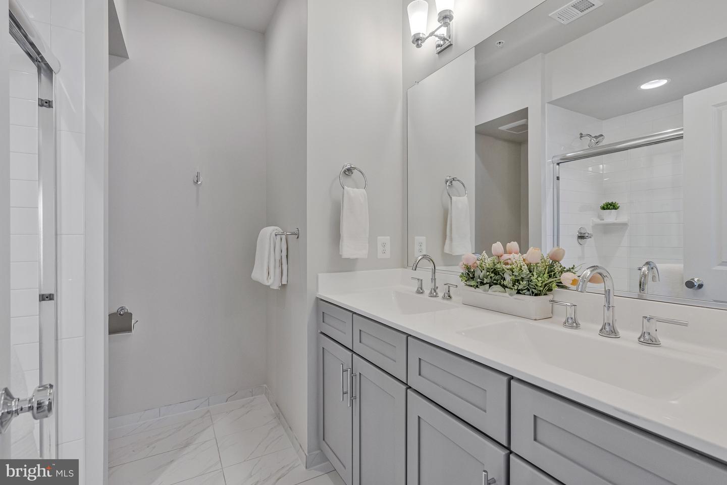 4810 GARDEN VIEW LN, CHANTILLY, Virginia 20151, 3 Bedrooms Bedrooms, ,3 BathroomsBathrooms,Residential,For sale,4810 GARDEN VIEW LN,VAFX2265872 MLS # VAFX2265872