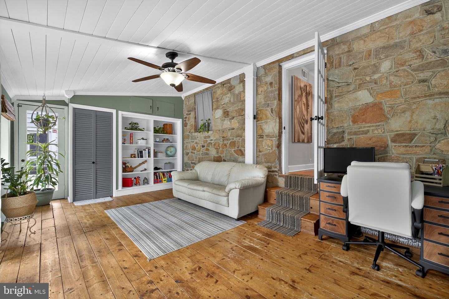 141 BLUE RIDGE ST, WARRENTON, Virginia 20186, 4 Bedrooms Bedrooms, ,3 BathroomsBathrooms,Residential,For sale,141 BLUE RIDGE ST,VAFQ2018232 MLS # VAFQ2018232