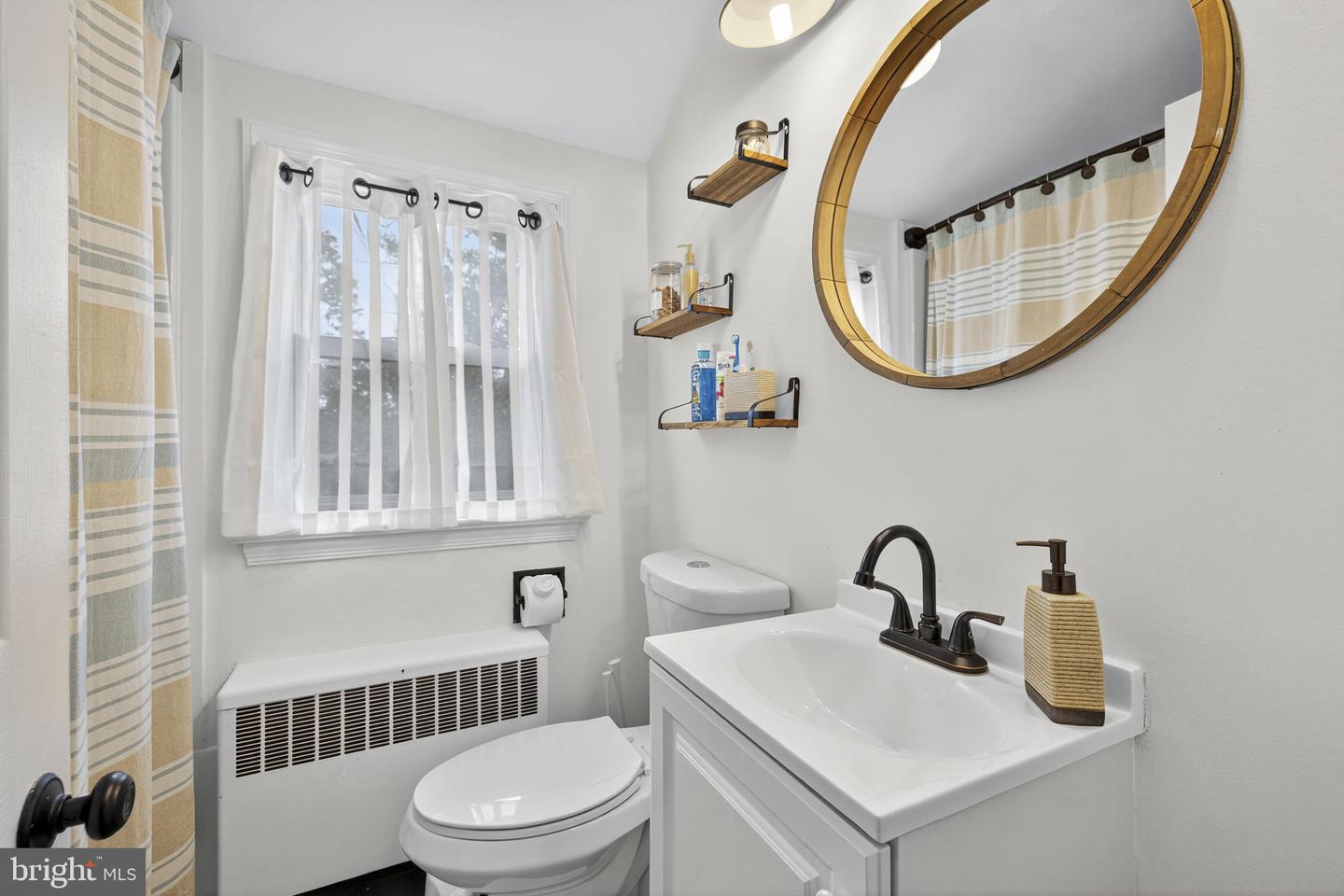 141 BLUE RIDGE ST, WARRENTON, Virginia 20186, 4 Bedrooms Bedrooms, ,3 BathroomsBathrooms,Residential,For sale,141 BLUE RIDGE ST,VAFQ2018232 MLS # VAFQ2018232