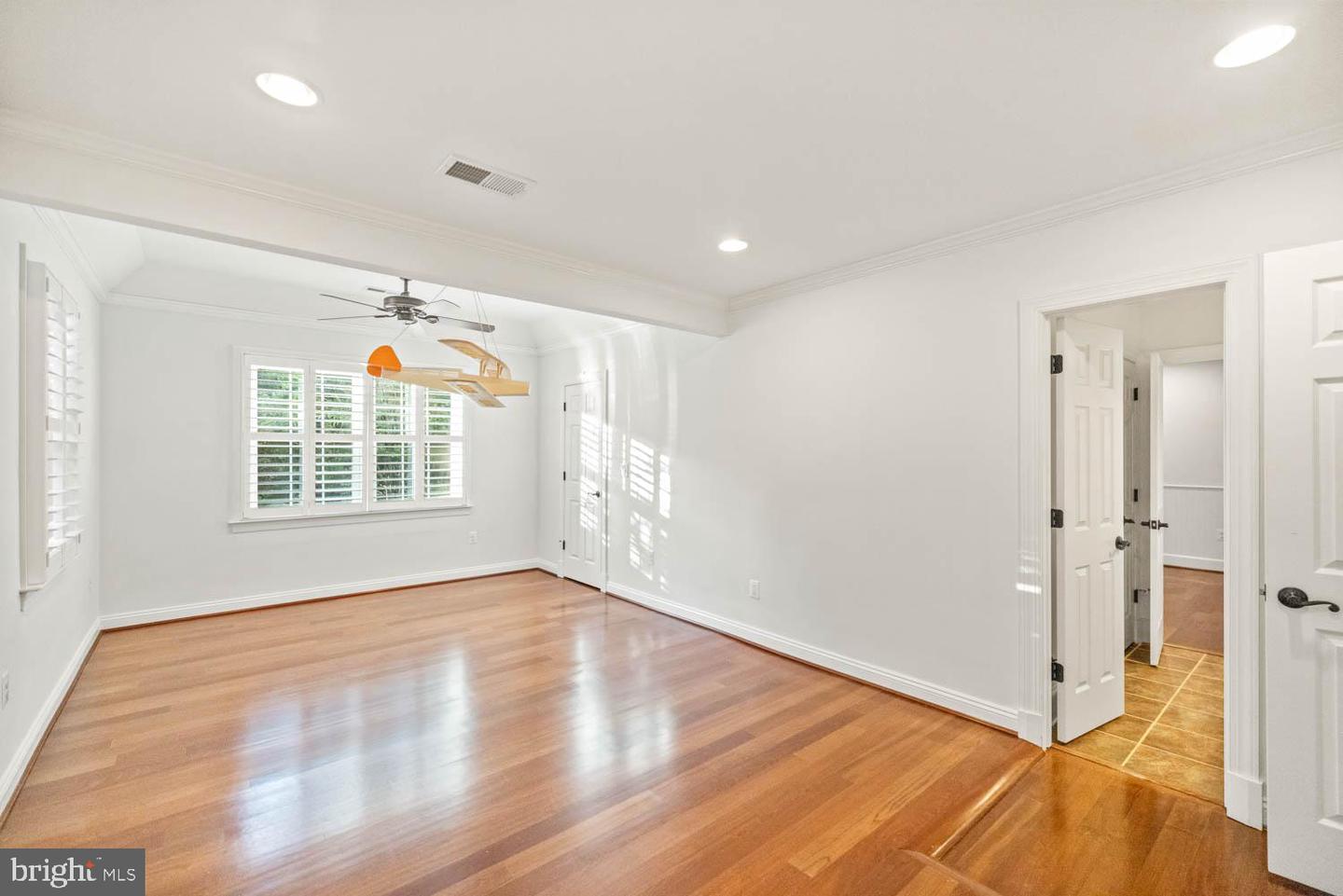 11910 CRAYTON CT, HERNDON, Virginia 20170, 5 Bedrooms Bedrooms, ,4 BathroomsBathrooms,Residential,For sale,11910 CRAYTON CT,VAFX2266102 MLS # VAFX2266102