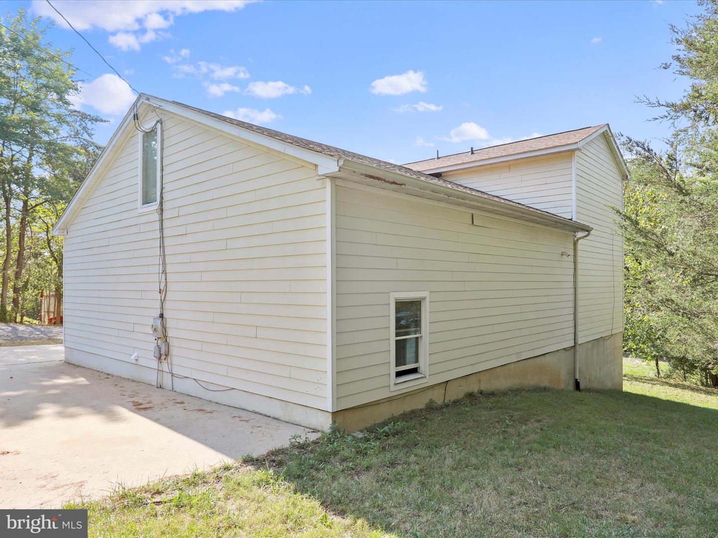 5475 HOWELLSVILLE RD, FRONT ROYAL, Virginia 22630, 3 Bedrooms Bedrooms, ,2 BathroomsBathrooms,Residential,For sale,5475 HOWELLSVILLE RD,VAWR2012260 MLS # VAWR2012260