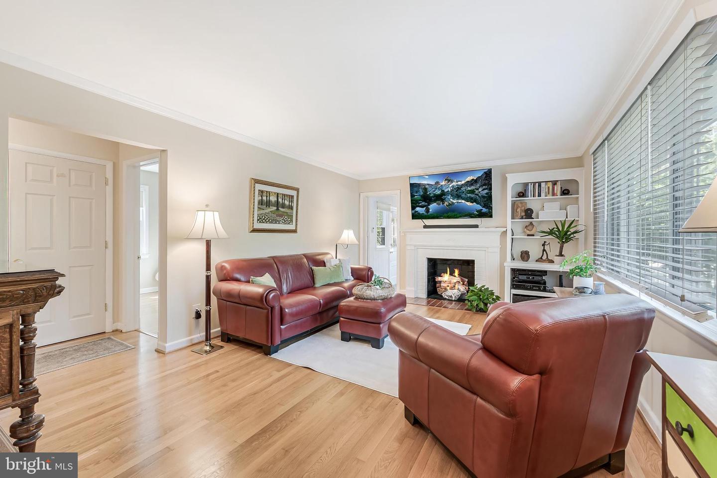 2532 N GLEBE RD N, ARLINGTON, Virginia 22207, 4 Bedrooms Bedrooms, ,3 BathroomsBathrooms,Residential,For sale,2532 N GLEBE RD N,VAAR2063450 MLS # VAAR2063450
