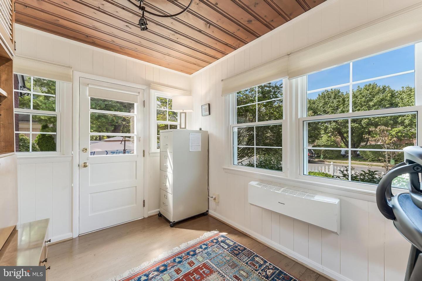 2532 N GLEBE RD N, ARLINGTON, Virginia 22207, 4 Bedrooms Bedrooms, ,3 BathroomsBathrooms,Residential,For sale,2532 N GLEBE RD N,VAAR2063450 MLS # VAAR2063450
